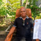 Faukanuri mengklarifikasi penggeledahan di kediamannya kepada awak media di perumahan Bermis II, Kelurahan Kembang Sari, Selong, Lombok Timur, Senin 27 Juli 2026. terkait kasus OTT Bupati Lombok Barat. (Foto: Lombokini.com/Paozan Azima)