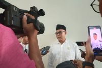 Ketua BAZNAS saya diwawancarai sesuai rapat koordinasi dengan DPRD Lombok Timur, Swnin 13 Juli 2016. (Foto: Lombokini.com/Azima).