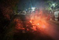 Mapolsek Labuhan haji mengamankan warga yang membakar motor pelaku