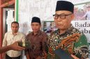 Ketua Baznas Lombok Timur, H. Muhammad Kamli saat diwawancara pihak media seusai acara penyerahan bantuan di bidang pendidikan dan dakwah yang berlangsung di Aula Baznas Lombok Timur (doc. Lombokini.com/Zan)