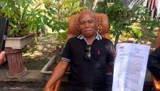 Faukanuri saat ditemui media di kediamannya sedang klarifikasi terkait penggeledahan di kediamannya.