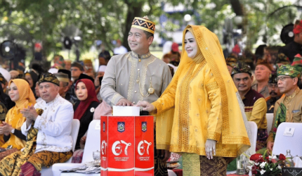 Gubernur NTB Lalu Muhammad Iqbal dan Wakil Gubernur Indah Dhamayanti Putri (Iqbal-Dinda) menghadiri salah satu agenda pemerintahan di NTB.