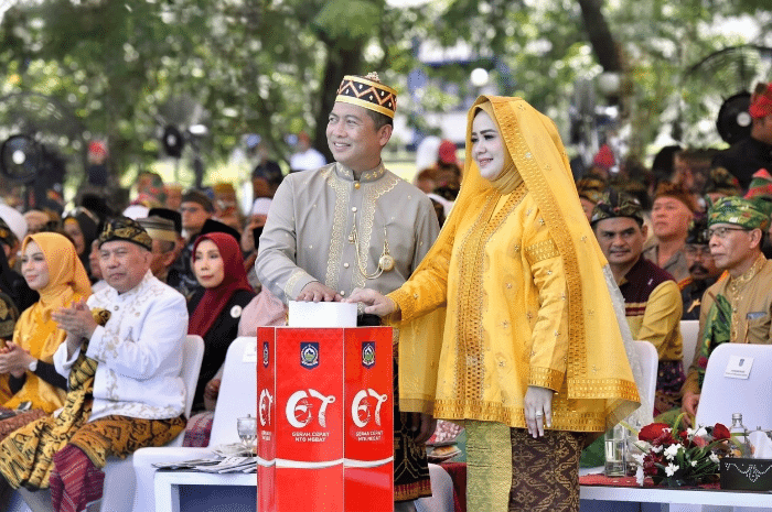 Gubernur NTB Lalu Muhammad Iqbal dan Wakil Gubernur Indah Dhamayanti Putri (Iqbal-Dinda) menghadiri salah satu agenda pemerintahan di NTB. (Foto: Lombokini.com/Diskominfotik)