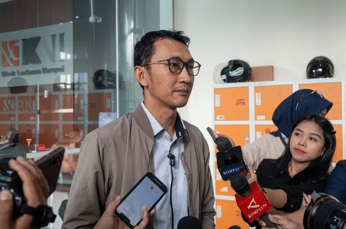 Juru Bicara KPK Budi Prasetyo memberikan keterangan kepada awak media, Senin 20 Juli 2026 di Gedung Merah Putih KPK, Kuningan, Jakarta Selatan. (Foto: Lombokini.com/Tamrin).