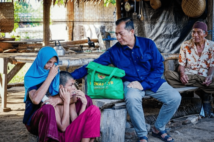 Gubernur NTB Lalu Muhammad Iqbal mengunjungi keluarga penerima manfaat Program Desa Berdaya di Desa Padasuka, Kecamatan Lunyuk, wilayah selatan Pulau Sumbawa, Sabtu, 9 Mei 2026. Dalam kunjungan itu, ia meninjau langsung pelaksanaan program tersebut untuk mempercepat penurunan angka kemiskinan ekstrem di daerah setempat.