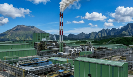 PT Amman Mineral International Tbk mengoperasikan smelter peleburan bijih tambang.
