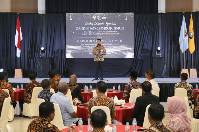 Bupati Lombok Timur melepas Dandim dan Kapolres lama serta menyambut pejabat baru dalam pisah sambut dua jabatan sekaligus, Selasa 14 Juli 2016 malam di Pendopo Bupati. (Foto: Lombokini.com/Humas).