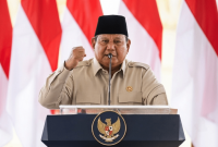 Presiden Republik Indonesia Prabowo Subianto menyampaikan pidato pada peresmian Bendungan Meninting di Lombok Barat, Nusa Tenggara Barat, Jumat 10 Juli 2026. (Foto: Lombokini.com/Asman).