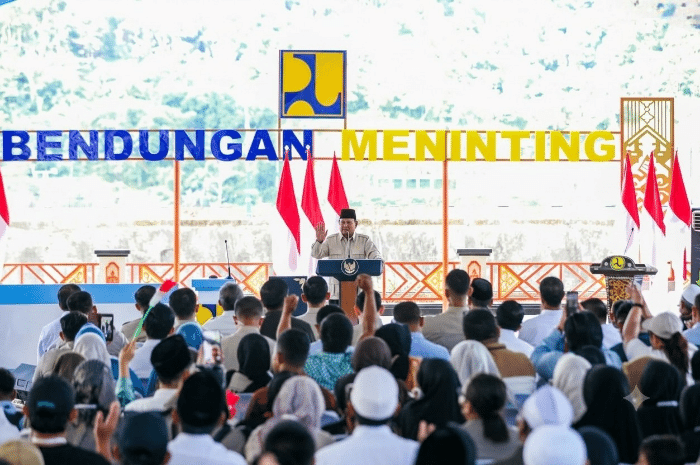 Presiden Republik Indonesia Prabowo Subianto menyampaikan pidato pada peresmian Bendungan Meninting di Lombok Barat, Nusa Tenggara Barat, Jumat 10 Juli 2026. 