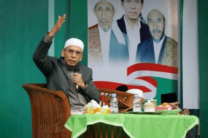 Ketua Umum PB NWDI, Dr. KH. Muhammad Zainul Majdi, menyampaikan tausiyah pada peringatan Hultah ke-79 Pondok Pesantren Darul Muttaqien (PPDM) NWDI di Lombok Timur, Ahad 26 Juli 2026. (Foto: Lombokini.com).