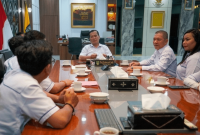 Gubernur NTB H. Lalu Muhammad Iqbal menyambut audiensi Pengurus Serikat Media Siber Indonesia (SMSI) Provinsi NTB di ruang kerjanya, Rabu 15 Juli 2026). (Foto: Lombokini.com/Dok. SMSI NTB).
