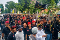 Laskar Sasak Kecam Dugaan Intimidasi oleh Onum Anggota DPD RI asal Bali, I Gusti Arya Wedakarna. (Foto: Lombokini.com/Istimewa).