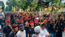 Laskar Sasak Kecam Dugaan Intimidasi oleh Onum Anggota DPD RI asal Bali, I Gusti Arya Wedakarna. (Foto: Lombokini.com/Istimewa).