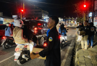 IKMAN-Sumbawa menutup penggalangan dana korban gempa NTT setelah berhasil mengumpulkan Rp32 juta. Dalam pernyataannya, organisasi itu turut mengingatkan pemerintah agar serius menangani dampak bencana. (Foto: Lombokini.com/Istimewa)