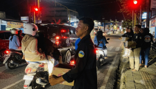 IKMAN-Sumbawa menutup penggalangan dana korban gempa NTT setelah berhasil mengumpulkan Rp32 juta. Dalam pernyataannya, organisasi itu turut mengingatkan pemerintah agar serius menangani dampak bencana. (Foto: Lombokini.com/Istimewa)
