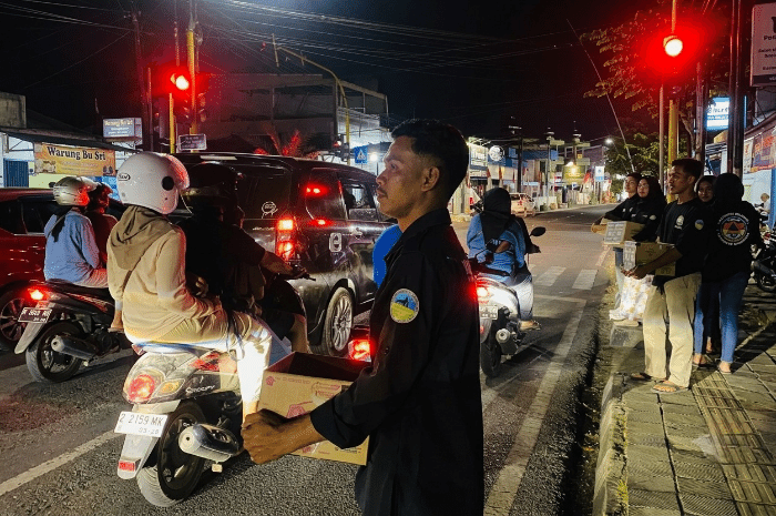 IKMAN-Sumbawa menutup penggalangan dana korban gempa NTT setelah berhasil mengumpulkan Rp32 juta. Dalam pernyataannya, organisasi itu turut mengingatkan pemerintah agar serius menangani dampak bencana. (Foto: Lombokini.com/Istimewa)