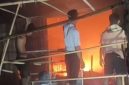 Kebakaran di Pasar Keruak Hanguskan Empat Toko, Kerugian Capai Rp 400 Juta. (Foto: Lombokini.com/Ndy)