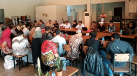 Panitia menggelar koordinasi dan konsolidasi persiapan Sangkep (Kongres) Internasional I Bahasa Sasak yang diinisiasi Majelis Adat Sasak (MAS) di Rembiga, Kota Mataram, Rabu 19 Agustus 2026. (Foto: Lomnokini.com/Istimewa).