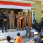 Pemerintah dan masyarakat menyepakati penutupan permanen warung Pantai Lungkak dalam musyawarah di Desa Ketapang Raya, Senin 10 Agustus 2026. (Foto: Lombokini.com).