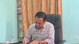 Kadis Dukcapil Lombok Timur, Parihin. (Foto: Lombokini.com).