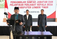 Wakil Bupati Lombok Timur, Moh. Edwin Hadiwijaya, melantik dan mengambil sumpah 61 Penjabat (Pj) Kepala Desa di Pendopo Bupati, Selasa 18 Agustus 2026. [Foto: Lombokini.com].