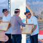 Kapolri Listyo Sigit Prabowo beri pin emas ke Gubernur NTB dan Bupati Lotim atas dukungan swasembada bawang, di Sembalun, Rabu 19 Agustus 2026. (Foto: Lombokini.com)