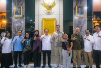 Gubernur NTB Lalu Muhammad Iqbal berfoto bersama perwakilan Kemenlu, Bappenas, dan UNDP usai mengikuti rapat persiapan menyambut kunjungan Putri Mahkota Swedia Victoria pada 5-6 September 2026. Rapat berlangsung di kantor di runag kerja Gubernur NTB, Rabu 26 Agustus 2026. (Foto: ntbprov.go.id).