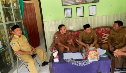 Wakil Bupati Lombok Timur H. Moh. Edwin Hadiwijaya meninjau SMPN 2 Selong, Selasa 4 Agustus 2026.
