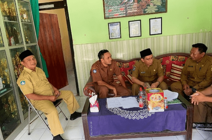 Wakil Bupati Lombok Timur H. Moh. Edwin Hadiwijaya meninjau SMPN 2 Selong, Selasa 4 Agustus 2026. (Foto: Lombokini.com).