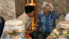 Bupati Lombok Timur Haerul Warisin menghadiri peringatan Maulid Nabi Muhammad SAW di Masjid Syamsul Falah, Desa Bagik Nyaka Santri, Kecamatan Aikmel, Kamis (10/9/2026). (Foto: Lombokini.com)
