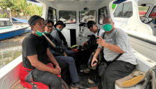Rombongan jurnalis berlayar melintasi Selat Sunda untuk meliput aktivitas Gunung Krakatau, Senin 7 September 2026. (Foto: Lombokini.com/Tamrin)