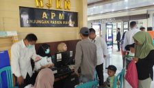 Mulai 1 Oktober 2026, RSUD dr. R. Soedjono Selong memberlakukan Mobile JKN (MJKN) untuk pengambilan nomor antrean poliklinik rawat jalan. (Foto: Lombokini.com)