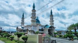 Masjid Agung Al-Mujahidin. (Foto: Lombokini.com)