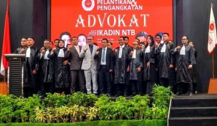 IKADIN NTB melantik dan mengukuhkan 25 advokat di Hotel Lombok Raya, Kota Mataram, Sabtu (26/9/2026), dalam rangkaian pengangkatan advokat 2026.
