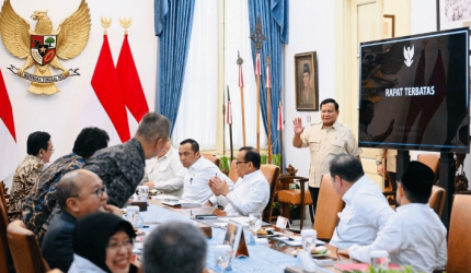 Presiden Prabowo Subianto memimpin rapat terbatas di Istana Merdeka, Jakarta, Rabu (23/9/2026).