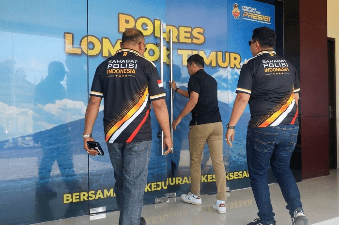 Jajaran pengurus Sahabat Polisi Indonesia (SPI) Provinsi NTB mengunjungi Polres Lombok Timur, Jumat (18/9/2026). (Foto: Lombokini.com)