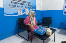 Nirmala Rahayu Luk Santi, anggota DPRD Lombok Timur dari PDI Perjuangan, berada di SPPG Selaparang Monjok Timur 3 Mataram, Sabtu (19/9/2026). (Foto: Lombokini.com)
