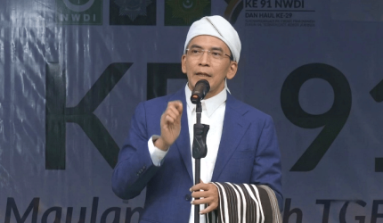 Ketua Umum PB NWDI Dr. KH Muhammad Zainul Majdi (TGB) berpidato pada peringatan Hultah ke-91 NWDI di Pancor, Lombok Timur, Ahad (13/9/2026).