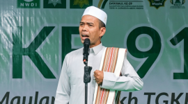 Ustaz Abdul Somad (UAS) memaparkan tujuh pelajaran dari Maulana Syekh TGKH Muhammad Zainuddin Abdul Madjid pada Hultah ke-91 NWDI di Pancor, Lombok Timur, Ahad (13/9/2026). (Foto: Lombokini.com).