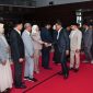 Bupati Lombok Timur Haerul Warisin menyalami pimpinan dan anggota DPRD, TAPD, serta Badan Anggaran (Banggar) usai Rapat Paripurna II Masa Sidang I Rapat IV Tahun Persidangan 2026/2027 DPRD Lombok Timur, Rabu (30/9/2026).
