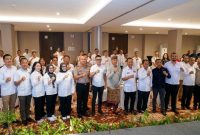 Pose bersama Ketua Umum BPP ABUJAPI Sofjan Yacoeb dan jajaran BPD ABUJAPI NTB serta BUJP se-NTB di Hotel Harris Sunset Road Bali, Jumat (9/10/2026), usai pengarahan hasil Rakernas Bandung menuju aksi nyata. (Foto: Lombokini.com)