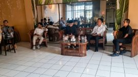 Fokus Lotim menggelar diskusi publik di Seco PTC Pancor, Rabu (14/10/2026), untuk mempertanyakan rencana renovasi Masjid Agung Selong senilai Rp 50 miliar. (Foto: Lombokini.com)