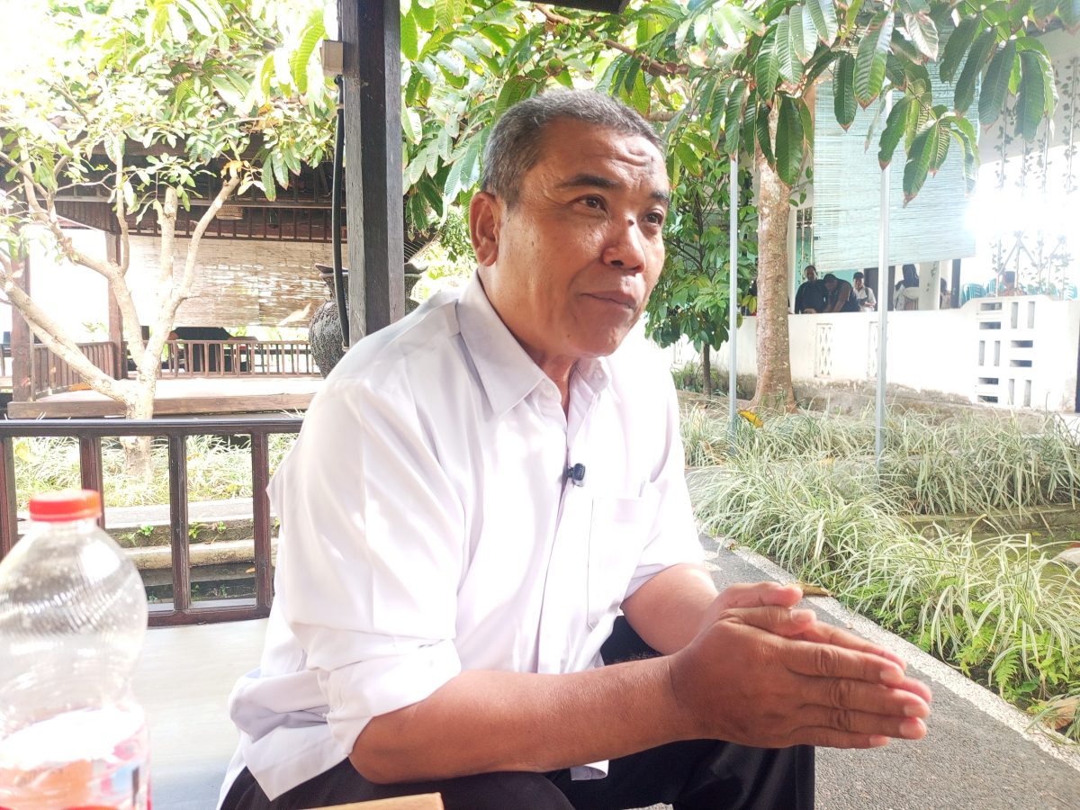 Ketua Bidang Perikanan Tangkap Dinas Kelautan dan Perikanan (DKP) Kabupaten Lombok Timur, Sunaryadi saat diwawancarai di lokasi acara forum diskusi terpumpun (FGD) bertajuk "Pesisir untuk Semua: Mendorong Pengelolaan Pesisir yang Inklusif.