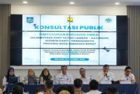 Peserta mengikuti konsultasi publik penyusunan Amdal dan Andalalin Bypass Lembar-Kayangan Segmen Ganti-Pringgabaya di Ballroom Syariah Lombok Hotel, Pancor, Lombok Timur, Rabu (7/10/2026). Forum ini menghimpun masukan warga terdampak. (Foto: Lombokini.com)
