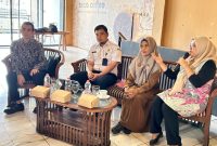 LRC memperkuat kapasitas 20 sekdes di Lombok Timur dalam mitigasi dan adaptasi perubahan iklim di Seco Cafe, PTC Pancor, Selasa (20/10/2026). (Foto: Lombokini.com)