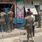 Satpol PP Lombok Timur menertibkan sejumlah lapak tertutup di kawasan Pantai Labuhan Haji, Rabu (30/9/2026). Dalam penertiban itu, petugas menemukan kuitansi berisi daftar nama perempuan beserta tarifnya. (Foto: Lombokini.com)
