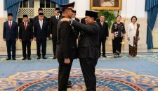 Presiden RI Prabowo Subianto melantik Komjen Pol. Suyudi Ario Seto sebagai Kapolri di Istana Negara, Jakarta, Kamis (1/10/2026). (Foto: Lombokini.com/Tamrin)