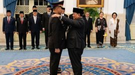 Presiden RI Prabowo Subianto melantik Komjen Pol. Suyudi Ario Seto sebagai Kapolri di Istana Negara, Jakarta, Kamis (1/10/2026). (Foto: Lombokini.com/Tamrin)